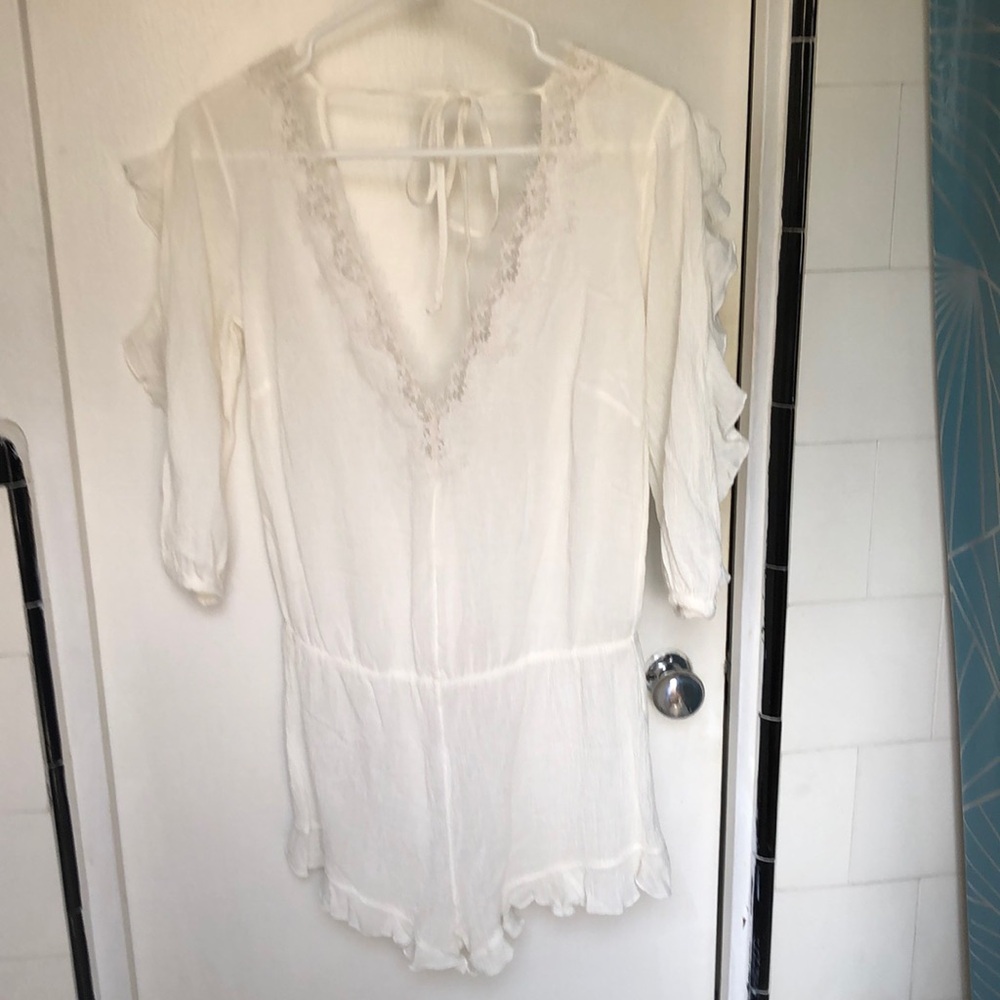 New with tags, Victoria’s Secret white 100% cotton romper, size Small
